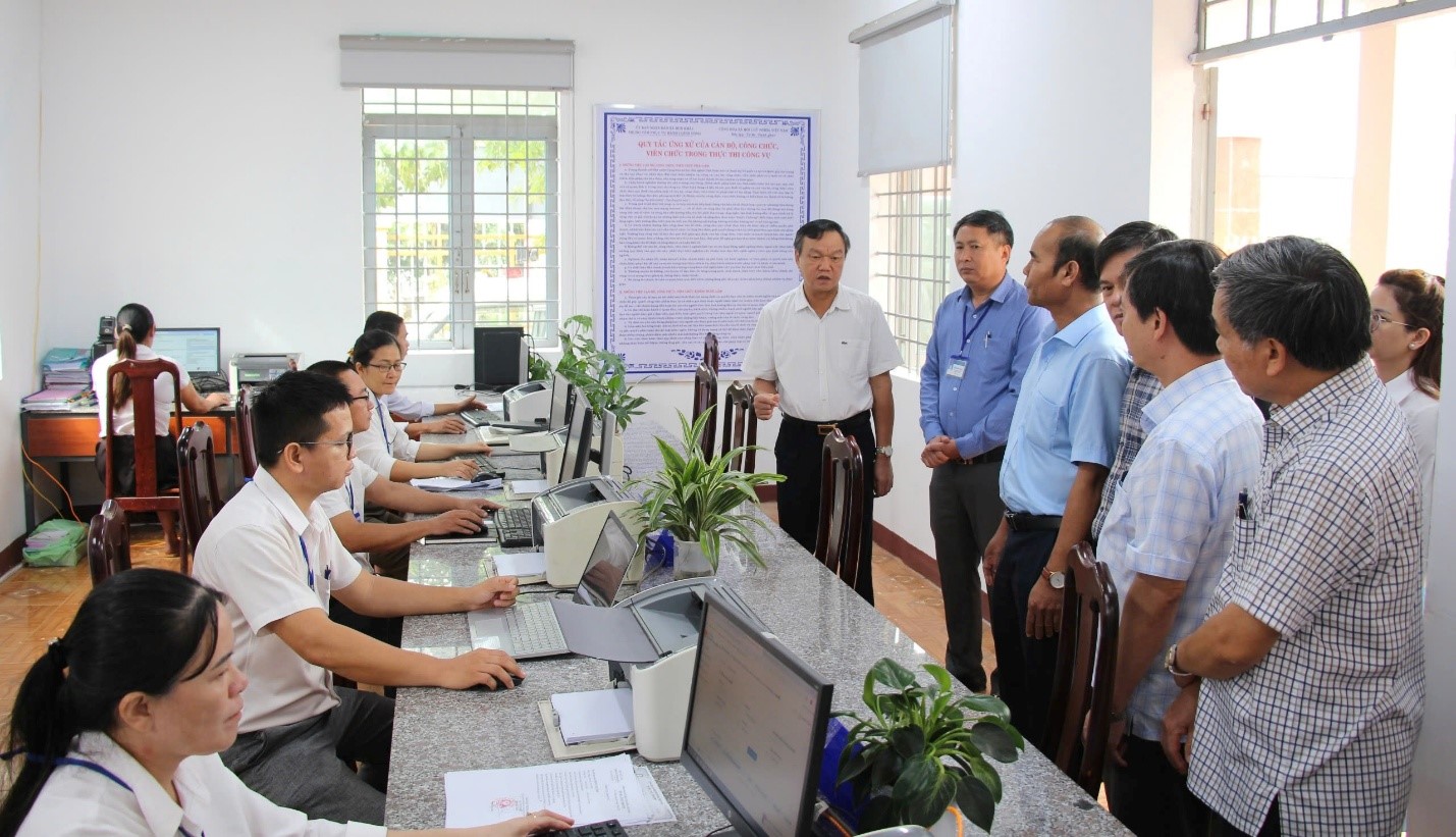 Khảo sát thực tế tình hình hoạt động,  vận hành chính quyền địa phương 02 cấp tại xã Dur Kmăl