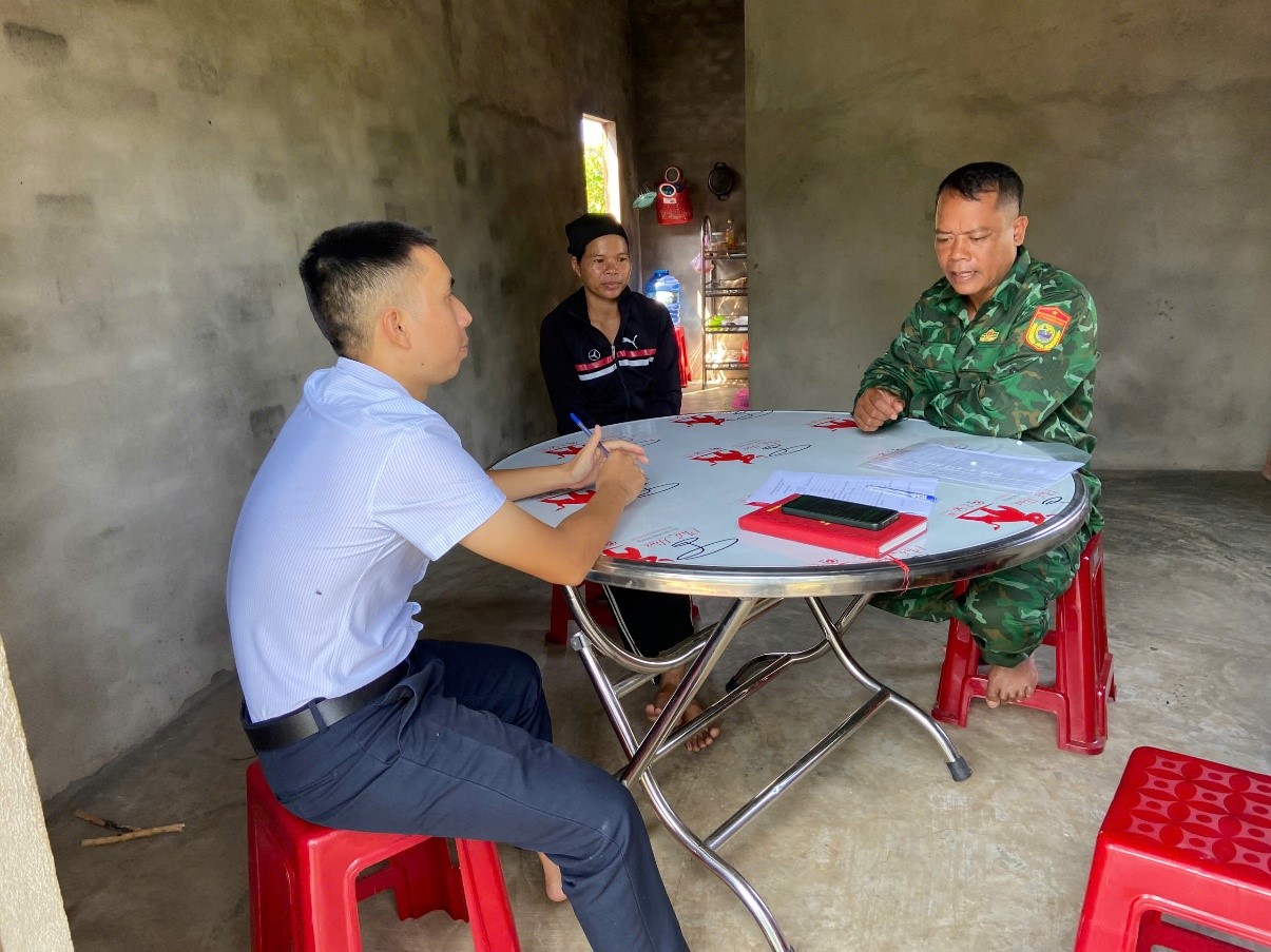 Đoàn thanh niên xã Dur Kmăl thực hiện công tác kiểm tra, giáp sát việc cho vay vốn tín dụng Ngân hàng Chính sách xã hội