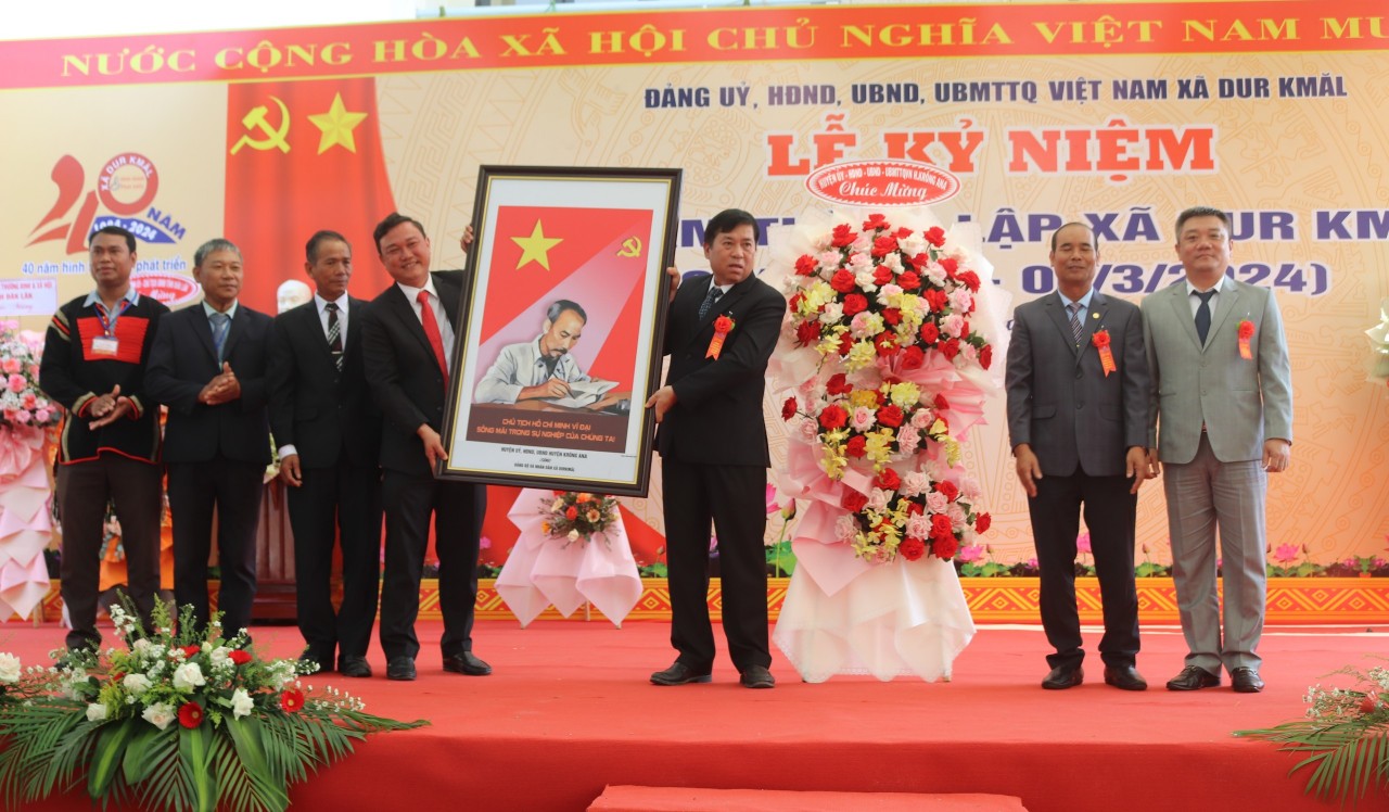 Xã Dur Kmăl tổ chức lễ kỷ niệm 40 năm thành lập xã (06/3/1984 - 06/3/2024)