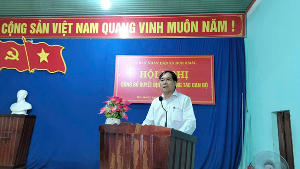 Hội nghị công bố Quyết định của UBND xã Dur Kmăl về công tác cán bộ