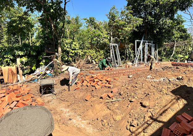 Ủy ban MTTQ Việt Nam xã xây dựng nhà Đại đoàn kết cho đồng bào dân tộc thiểu số Xã Dur Kmăl