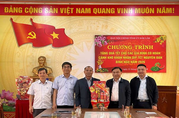 Đoàn công tác Ban Nội chính Tỉnh ủy thăm, chúc Tết tại xã Dur Kmăl